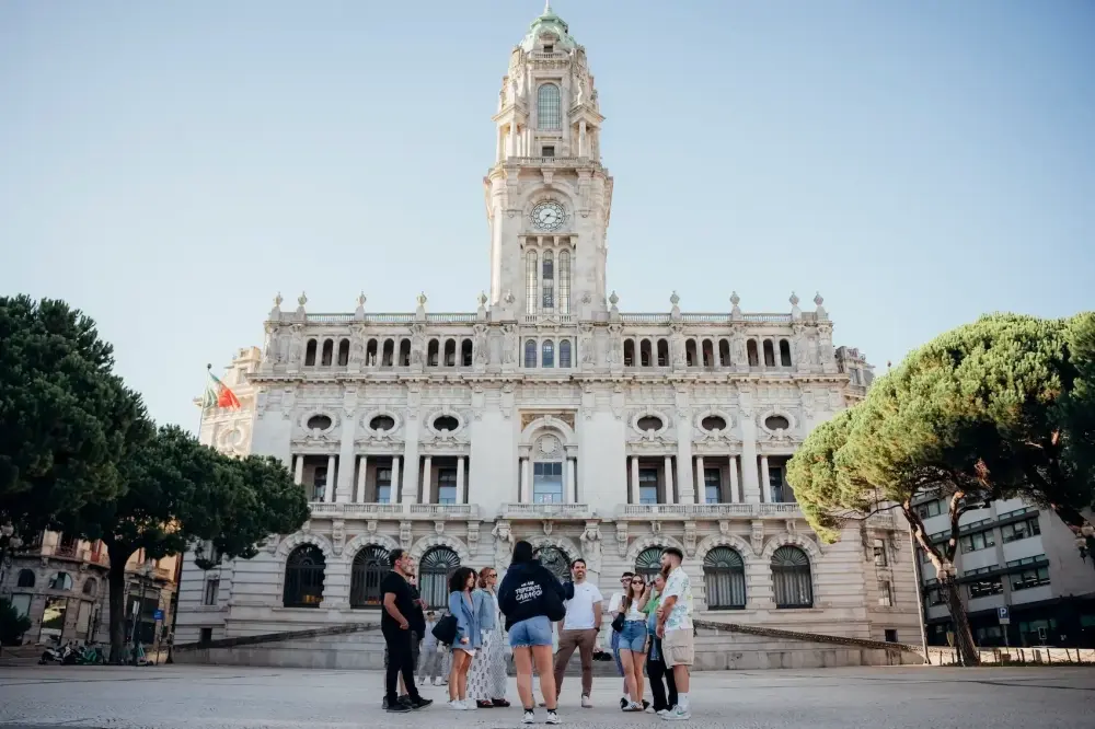 Visita guiada a pé pela Avenida dos Aliados e pelo centro histórico do Porto