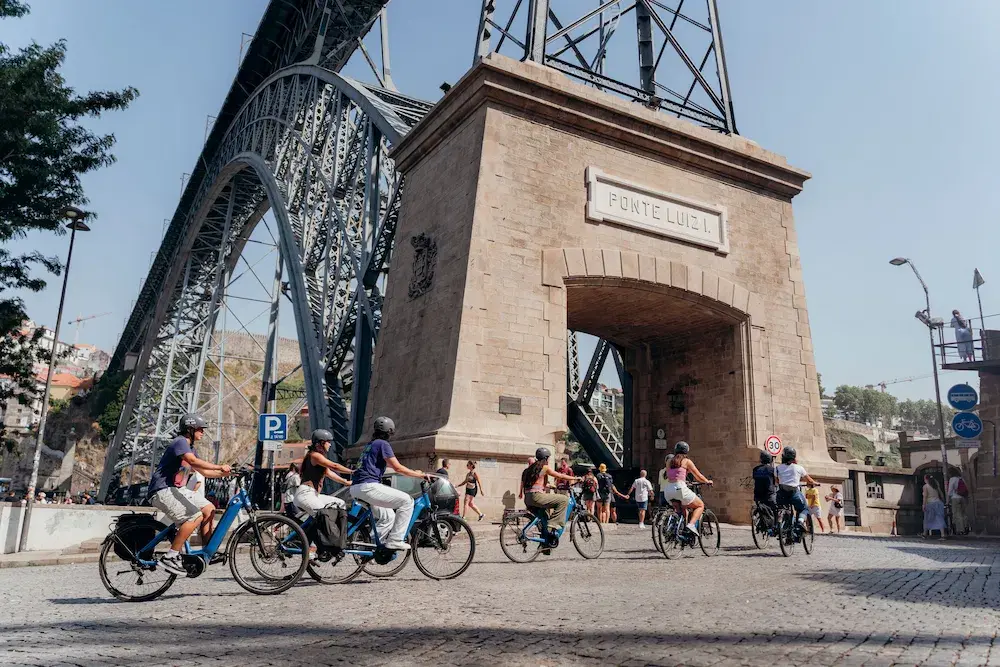 Passeio guiado de bicicleta elétrica pela Ponte Dom Luís I e pelo centro histórico do Porto, Património da UNESCO