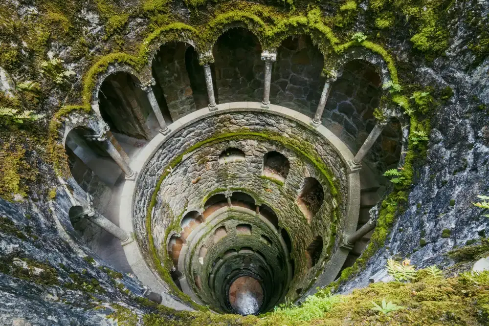 Poço Iniciático da Quinta da Regaleira, um dos monumentos mais icónicos de Sintra