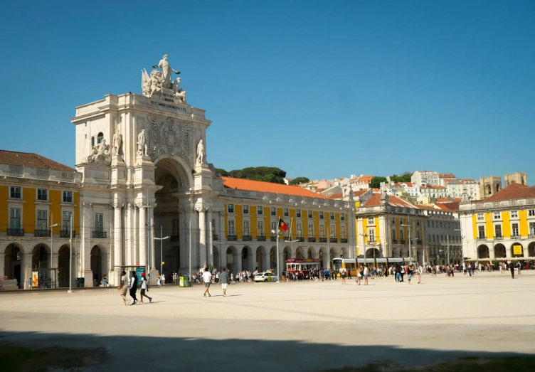 Praça do Comércio and Rua Augusta Arch