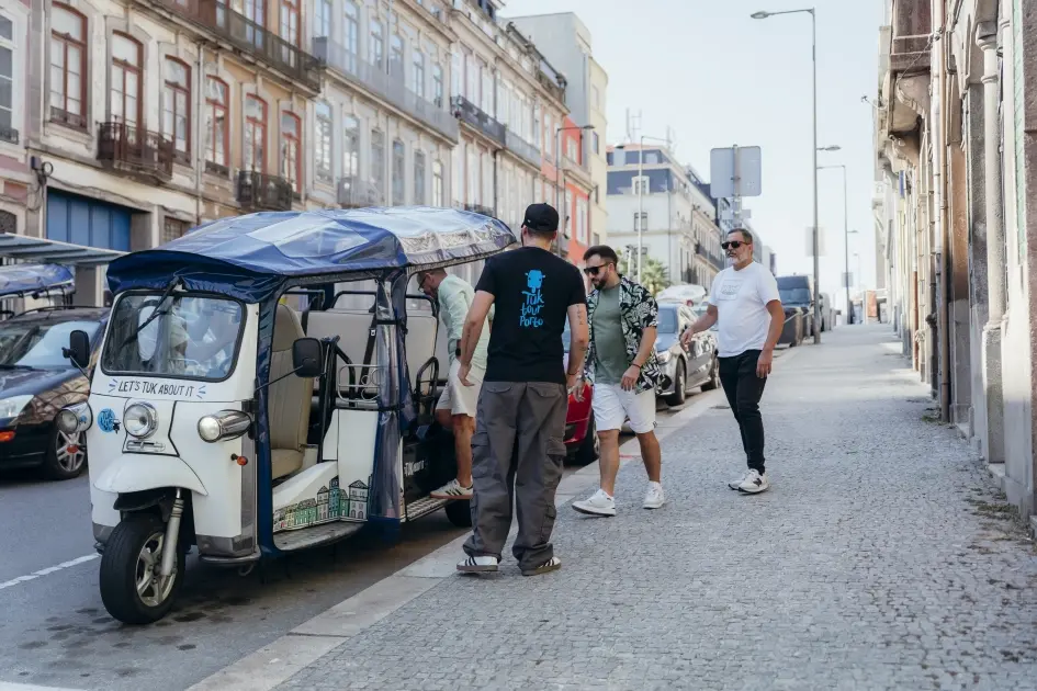 Tour Tuk Tuk no Porto com Prova de Vinho e Visita a Cave 2